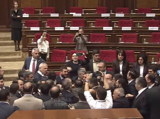 Փաշինյանն՝ ԱԺ-ում ծեծկռտուքի մասին․ Աթոռով է թե ինչով, համարժեք է և ճիշտ
